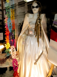 Vestido de carnaval que pusimos en el escaparate de la Gran Tienda en Pedro Antonio de Alarcón. 